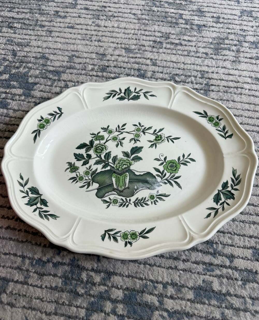 Wedgwood Barlaston Green Leaf Pattern Queen's Shape Oval Serving Platter